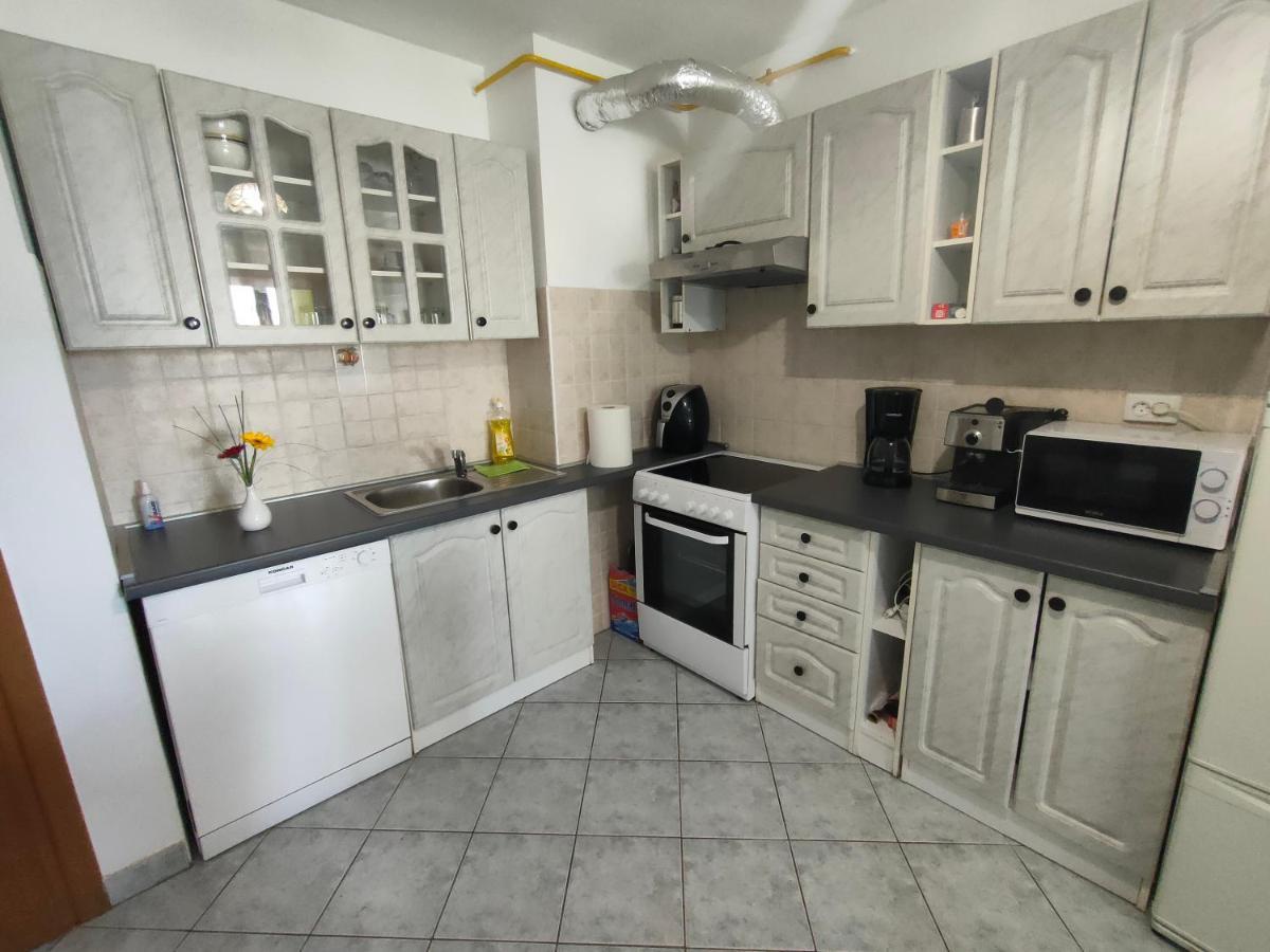 Apartman Bela Apartment พูลา ภายนอก รูปภาพ