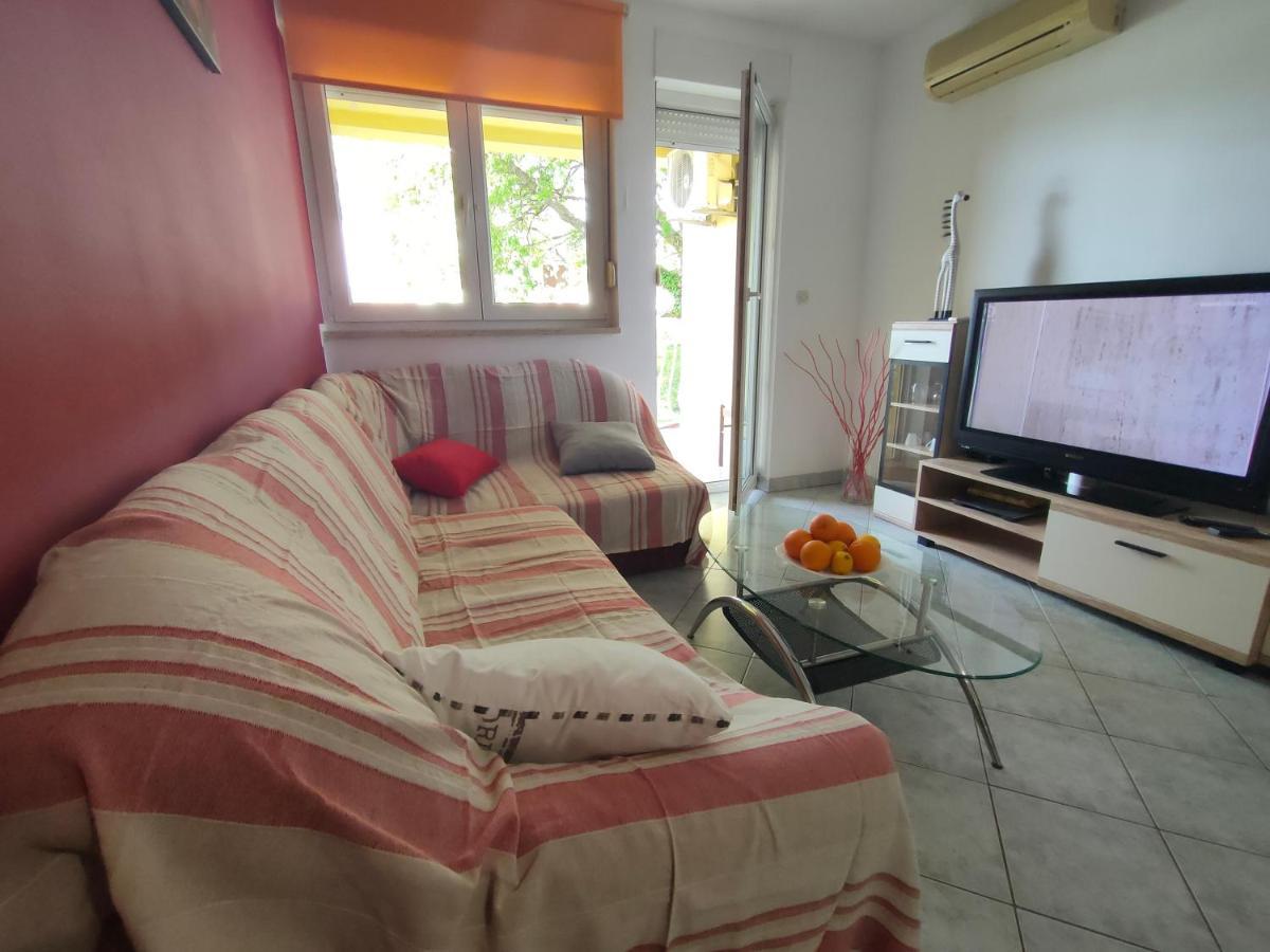 Apartman Bela Apartment พูลา ภายนอก รูปภาพ